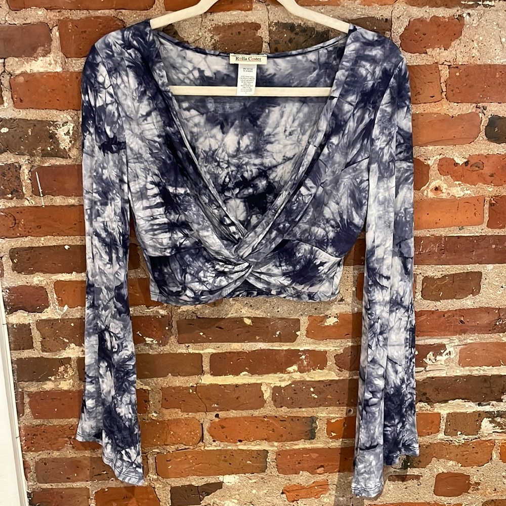 Blue and Gray Tye-Dye Long Sleeve Crop Top - Large